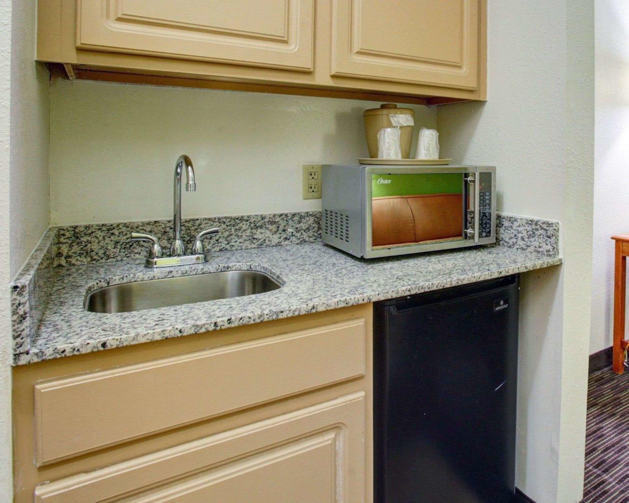Quality Inn & Suites Airport Austin Kültér fotó