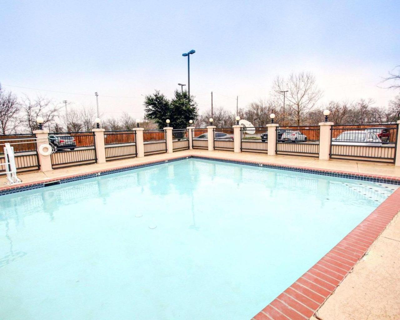 Quality Inn & Suites Airport Austin Kültér fotó