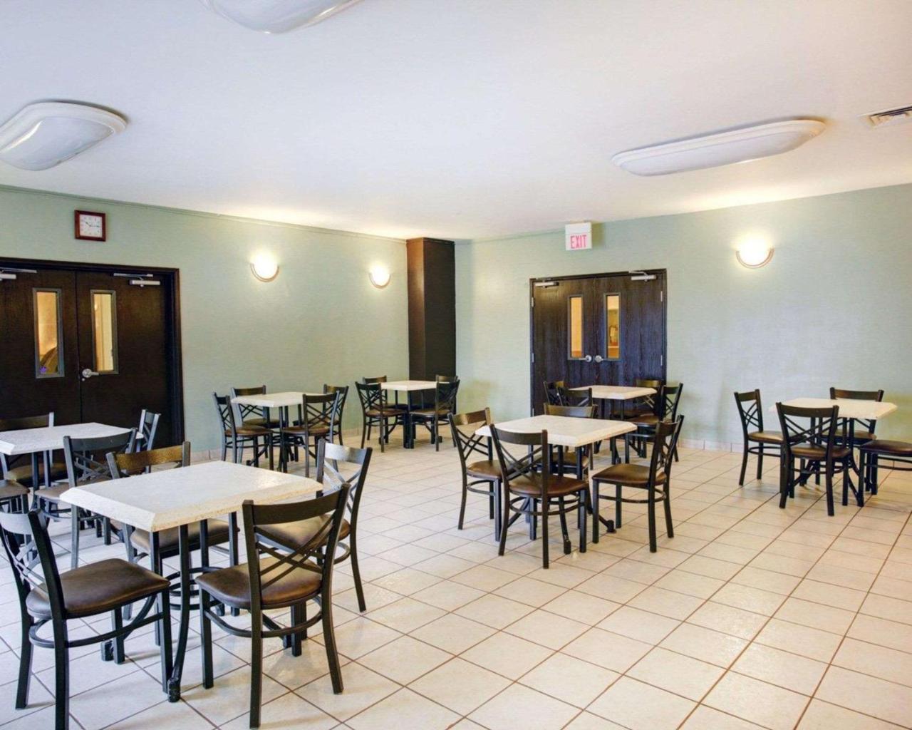 Quality Inn & Suites Airport Austin Kültér fotó